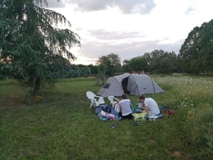 mooi rustig kamperen Boerderijcamping Les petites voicines in Saint Vitte